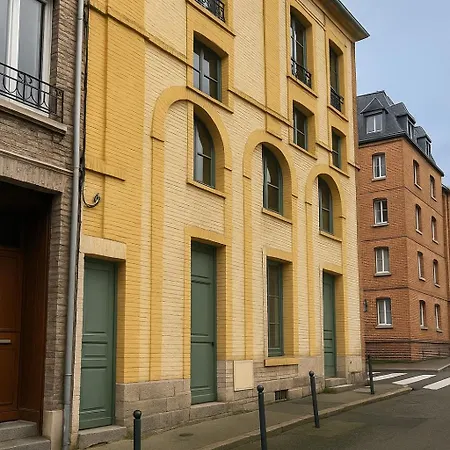 Entre Port Et Apartament *