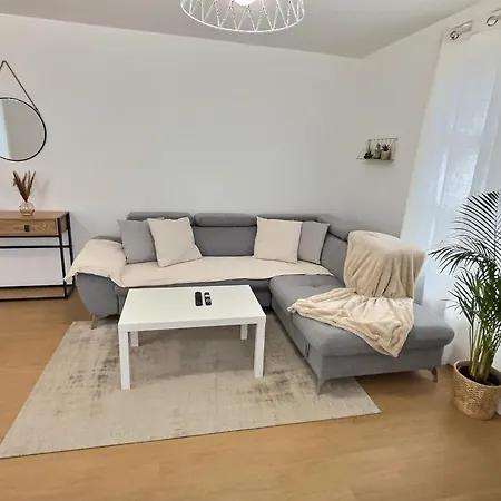 Entre Port Et Διαμέρισμα *