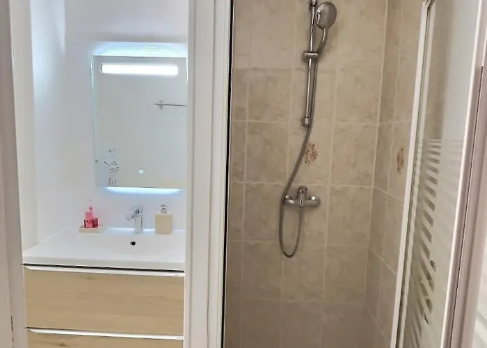 Entre Port Et Apartament