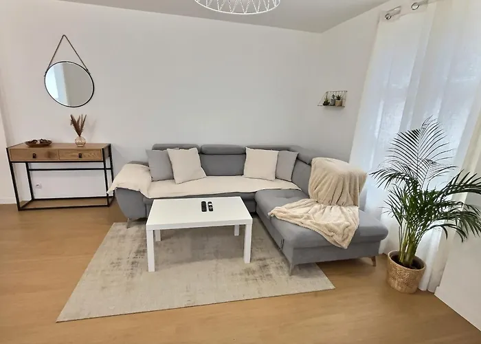 Entre Port Et Apartament *